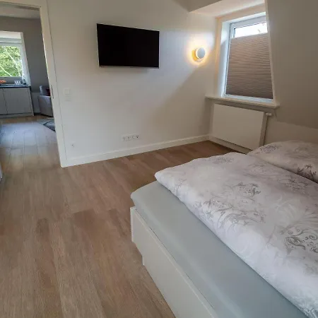 Haus-svenja-ekke-nekke-pen-1-og-links *